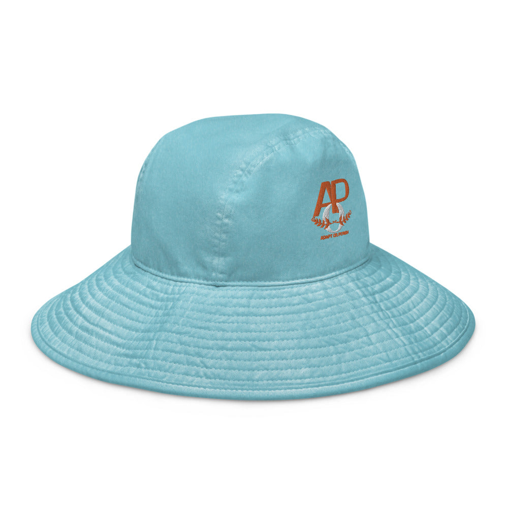 Wide brim bucket hat